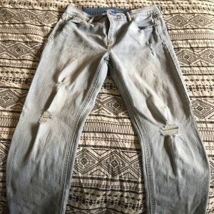 Distressed High Rise Jeans
